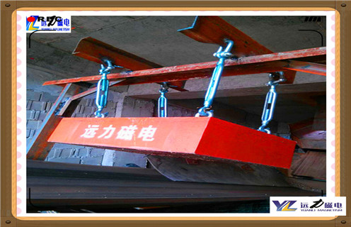 永磁除鐵器，云南懸掛式永磁除鐵器廠(chǎng)參數_內部磁塊安裝方法_云南懸掛式永磁除鐵器廠(chǎng)型號價(jià)格 